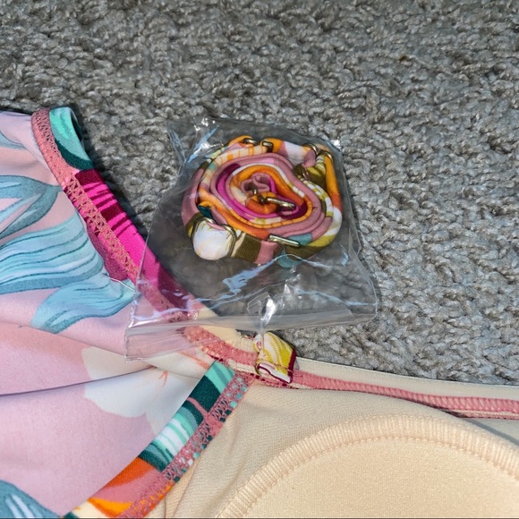 Kona Sol Off Shoulder Flounce 1pc Swimsuit sz Med - Picture 8 of 10